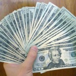 En las cuevas, el billete de usd 20 se paga hasta un 6 % menos que los de usd 100