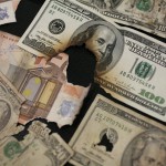 Dólares manchados, rotos o muy viejos: dónde cambiar los billetes y cuánto se recupera