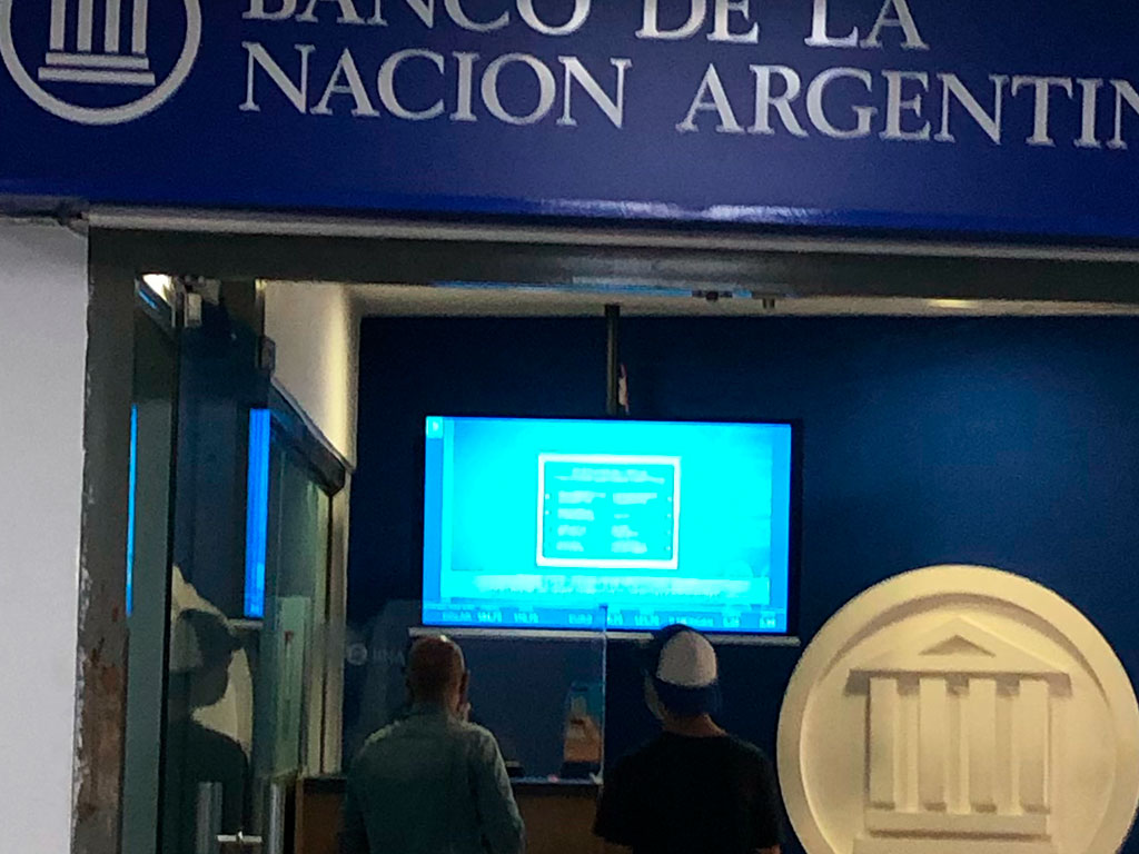 Banco Nación aeropuerto Ezeiza pizarra cotizaciones